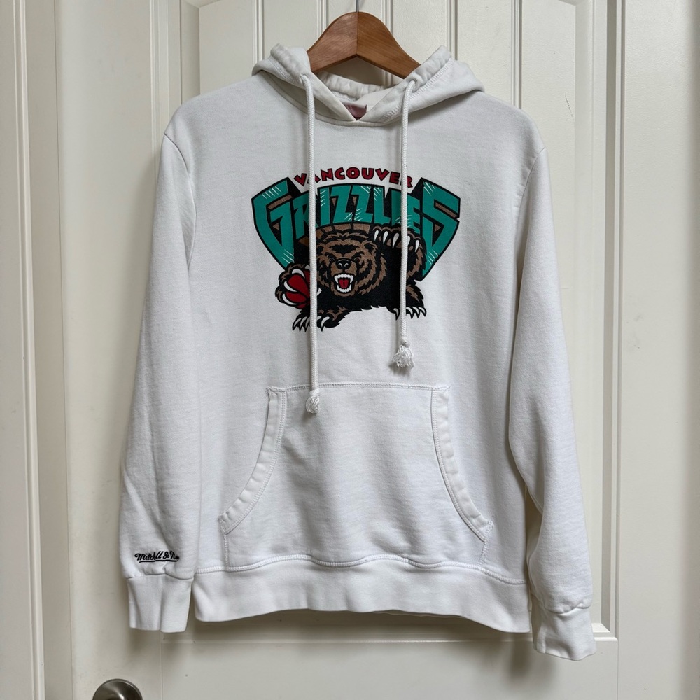 Mitchell & Ness Hardwood Classics Vancouver Grizzlies Nights pullover hoodie. M